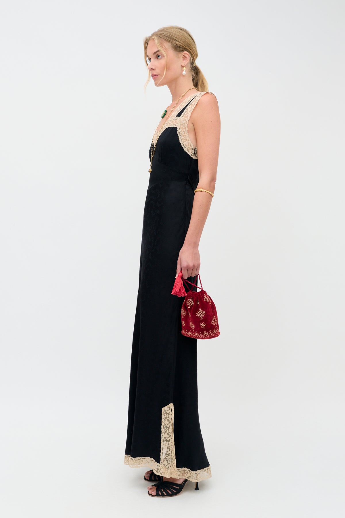 Keily - Floral Trail Jacquard Black